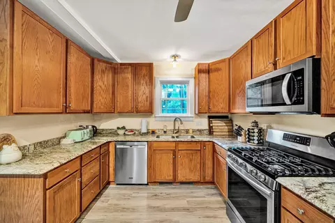 Kitchen - 1019 Halliahurst Ave, Vinton, VA 24179 photo 3 of 3