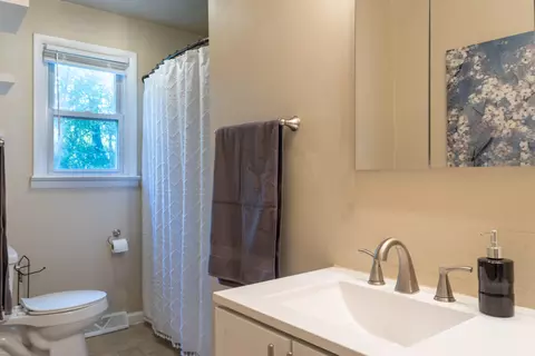 Bath - 3545 Orange Ave NE, Roanoke, VA 24012 photo 1 of 5