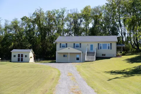 Exterior - 3545 Orange Ave NE, Roanoke, VA 24012 photo 12 of 17