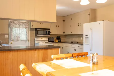 Kitchen - 3545 Orange Ave NE, Roanoke, VA 24012 photo 1 of 4