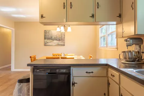 Kitchen - 3545 Orange Ave NE, Roanoke, VA 24012 photo 2 of 4