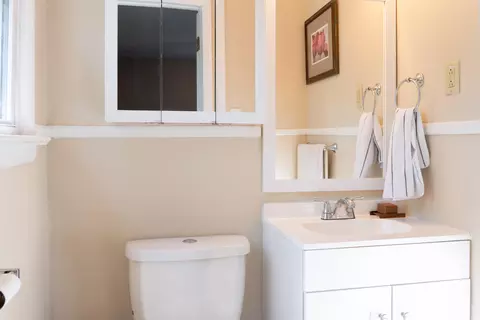 Bath - 3545 Orange Ave NE, Roanoke, VA 24012 photo 3 of 5