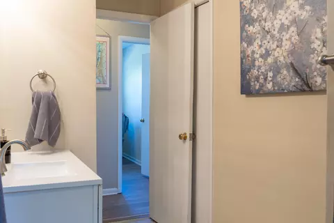 Bath - 3545 Orange Ave NE, Roanoke, VA 24012 photo 2 of 5