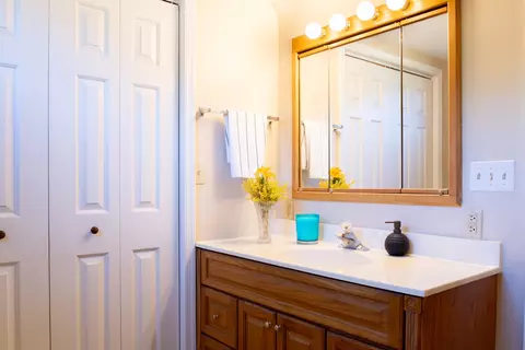 Bath - 3545 Orange Ave NE, Roanoke, VA 24012 photo 4 of 5