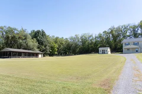 Exterior - 3545 Orange Ave NE, Roanoke, VA 24012 photo 13 of 17
