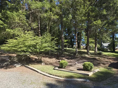 Exterior - 680 Park Ln, Halifax, VA 24558 photo 6 of 7