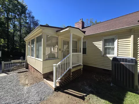 Exterior - 680 Park Ln, Halifax, VA 24558 photo 3 of 7