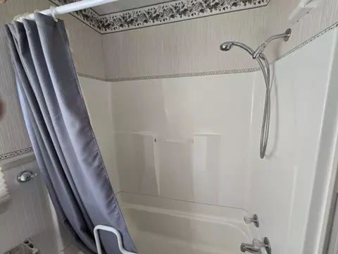 Bath - 680 Park Ln, Halifax, VA 24558 photo 3 of 4