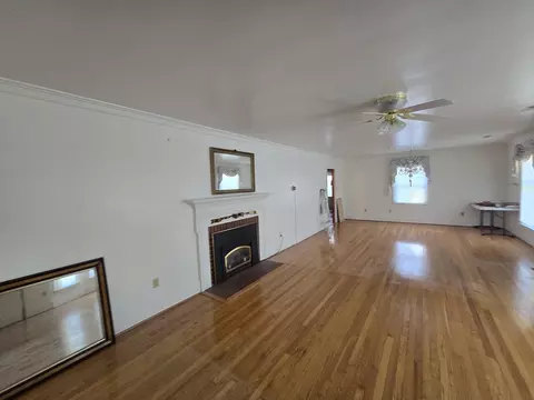 Living - 680 Park Ln, Halifax, VA 24558 photo 2 of 4