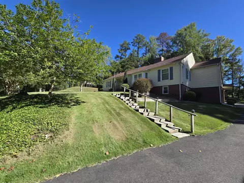 Exterior - 680 Park Ln, Halifax, VA 24558 photo 2 of 7