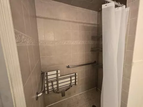 Bath - 680 Park Ln, Halifax, VA 24558 photo 2 of 4