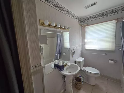 Bath - 680 Park Ln, Halifax, VA 24558 photo 4 of 4
