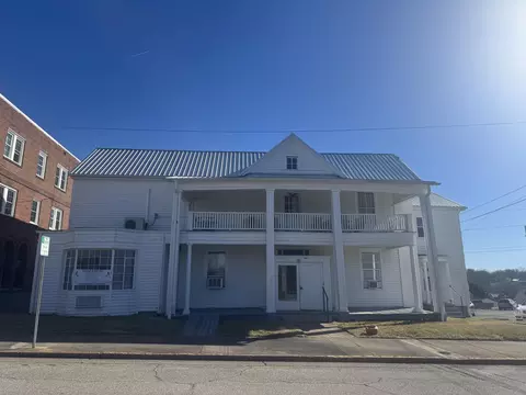 29 Broad St, Martinsville, VA 24112