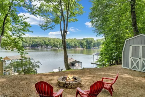 890 Long Island Dr, Moneta, VA 24121