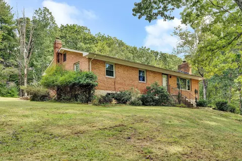 6804 Cotton Hill Rd, Roanoke, VA 24018