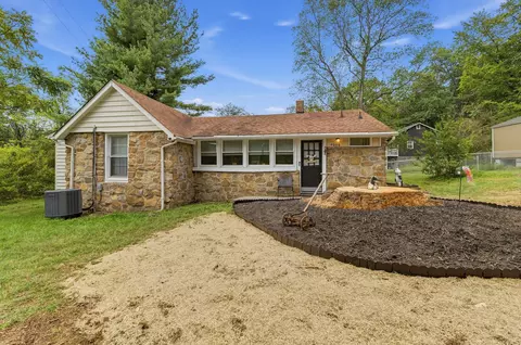 4066 Daugherty Rd, Salem, VA 24153