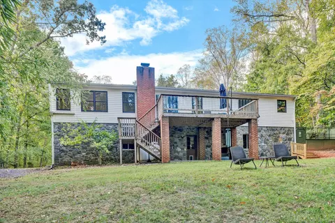 1280 Bremble Dr, Moneta, VA 24121