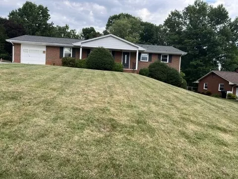 6727 Northway Dr, Roanoke, VA 24019