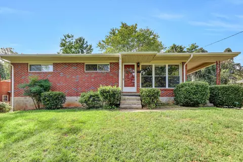 15 Cedar Ave, Rocky Mount, VA 24151