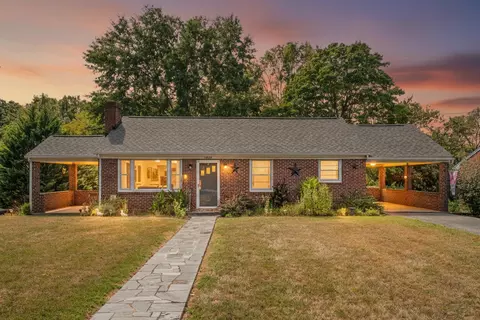 1435 Belmont Dr, Bedford, VA 24523