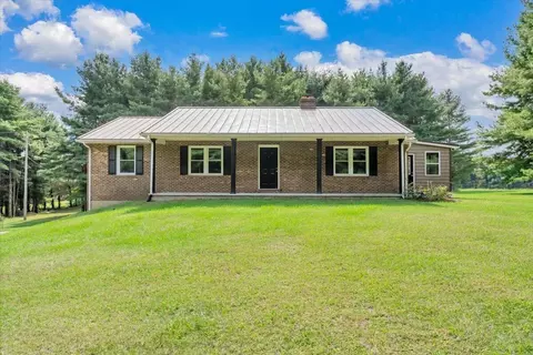 698 Hummingbird Ln SE, Copper Hill, VA 24079