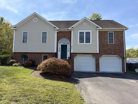 8012 Whittler Ct, Roanoke, VA 24019