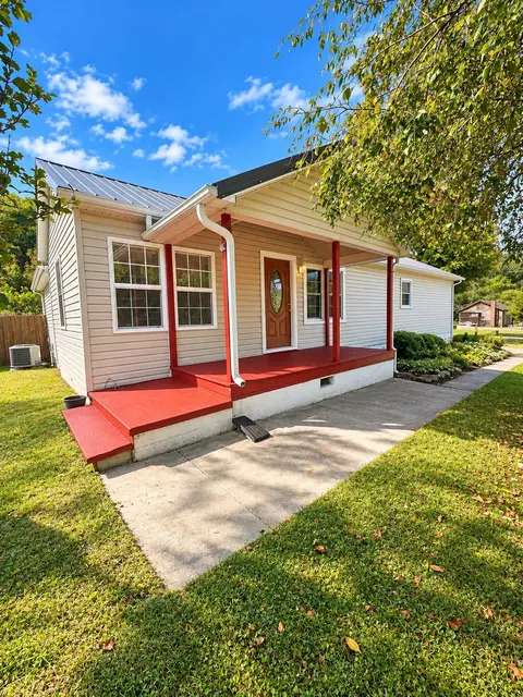 6213 Jackson River Rd, Hot Springs, VA 24445