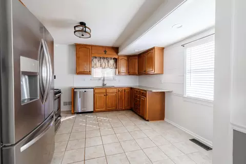 Kitchen - 635 E Augusta Ave, Vinton, VA 24179 photo 3 of 3