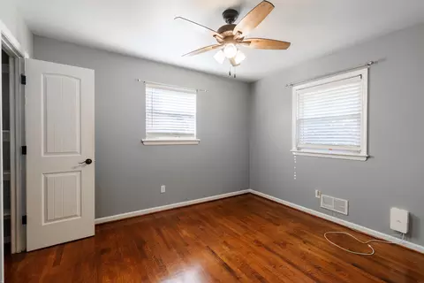 Bedroom - 635 E Augusta Ave, Vinton, VA 24179 photo 4 of 5