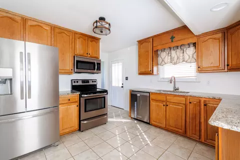 Kitchen - 635 E Augusta Ave, Vinton, VA 24179 photo 1 of 3