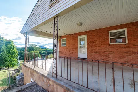 Exterior - 635 E Augusta Ave, Vinton, VA 24179 photo 2 of 6