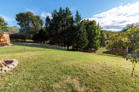 Exterior - 635 E Augusta Ave, Vinton, VA 24179 photo 5 of 6