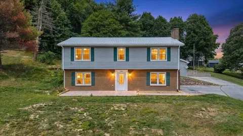6408 Orchard View Ln, Roanoke, VA 24018