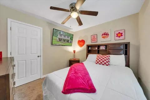Bedroom - 2126 Brookside Ln SE, Roanoke, VA 24014 photo 2 of 4