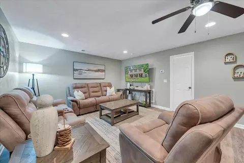 Living - 2126 Brookside Ln SE, Roanoke, VA 24014 photo 1 of 2