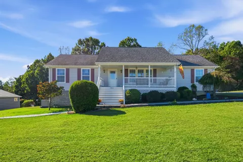 1086 Blackwater Hills Dr, Glade Hill, VA 24092