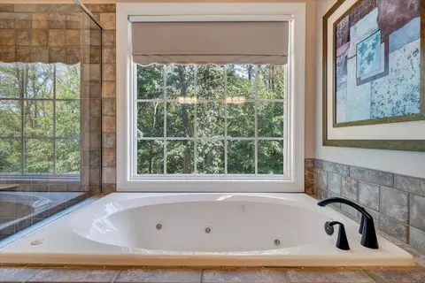 Bath - 203 Windcrest Dr, Vinton, VA 24179 photo 2 of 8