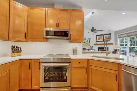 Kitchen - 203 Windcrest Dr, Vinton, VA 24179 photo 3 of 4