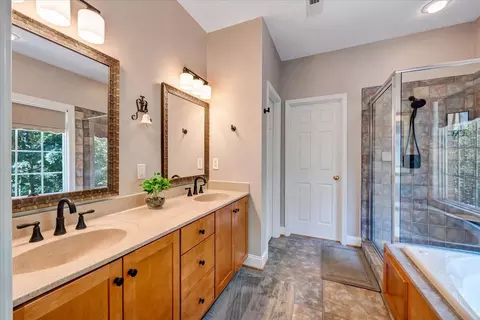 Bath - 203 Windcrest Dr, Vinton, VA 24179 photo 1 of 8