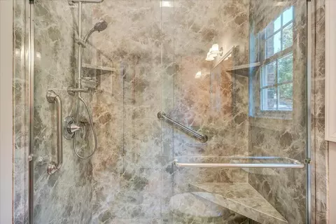 Bath - 203 Windcrest Dr, Vinton, VA 24179 photo 6 of 8