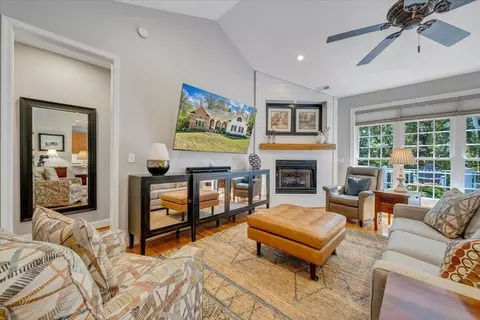 Living - 203 Windcrest Dr, Vinton, VA 24179 photo 3 of 5