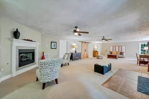 Living - 203 Windcrest Dr, Vinton, VA 24179 photo 2 of 5