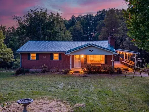 204 Millstone Ln, Rocky Mount, VA 24151