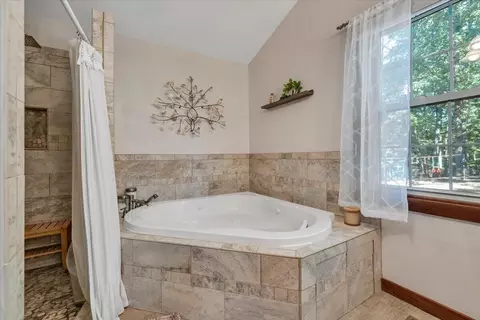 Bath - 1182 Rabbit Dr, Thaxton, VA 24174 photo 2 of 9