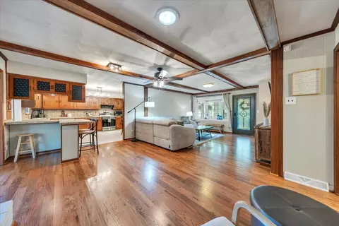 Entry Way - 1182 Rabbit Dr, Thaxton, VA 24174 photo 3 of 11