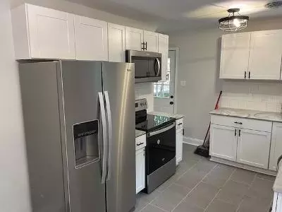 Kitchen - 3610 Pinevale Rd, Roanoke, VA 24018 photo 1 of 2