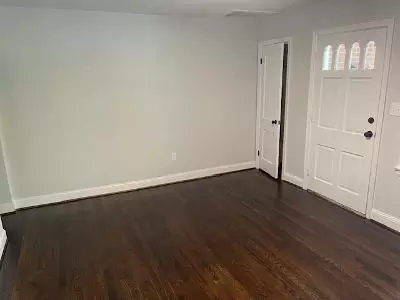 Living - 3610 Pinevale Rd, Roanoke, VA 24018 photo 2 of 2