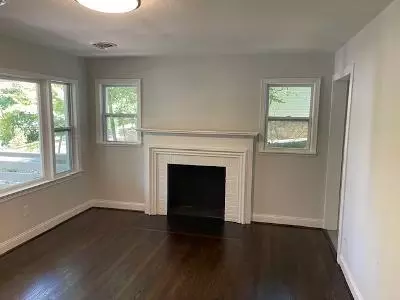 Living - 3610 Pinevale Rd, Roanoke, VA 24018 photo 1 of 2
