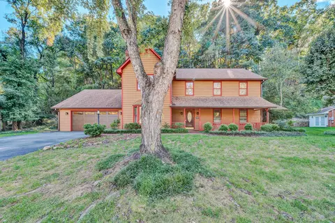 5864 Lakemont Dr, Roanoke, VA 24018