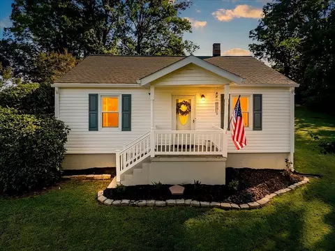 2261 Adrian St SE, Roanoke, VA 24014